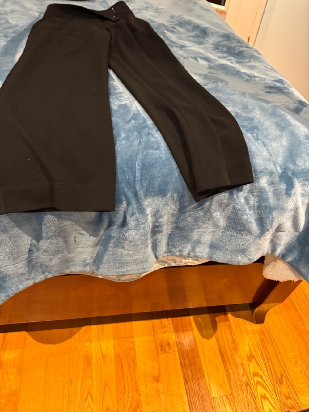 Tahari Black Wide-Leg Culottes Trousers